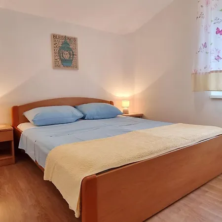 In Mit Eigenem Balkon By Interhome Lägenhet Baška
