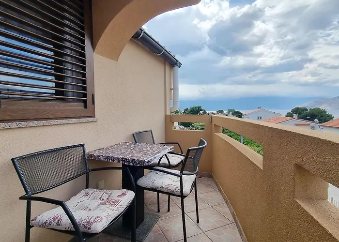 Apartamento In Mit Eigenem Balkon By Interhome